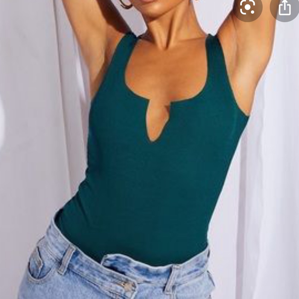 Pretty little thing Black V Sleeveless Bodysuit olive green